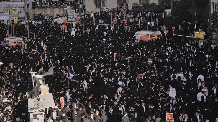 حريديم يتظاهرون بالقدس احتجاجا على مؤتمر للتشجيع على التجنيد