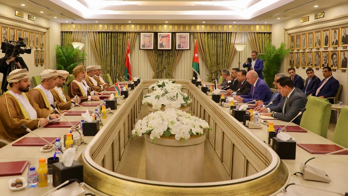الفايز يؤكد عمق العلاقات الأردنية العمانية