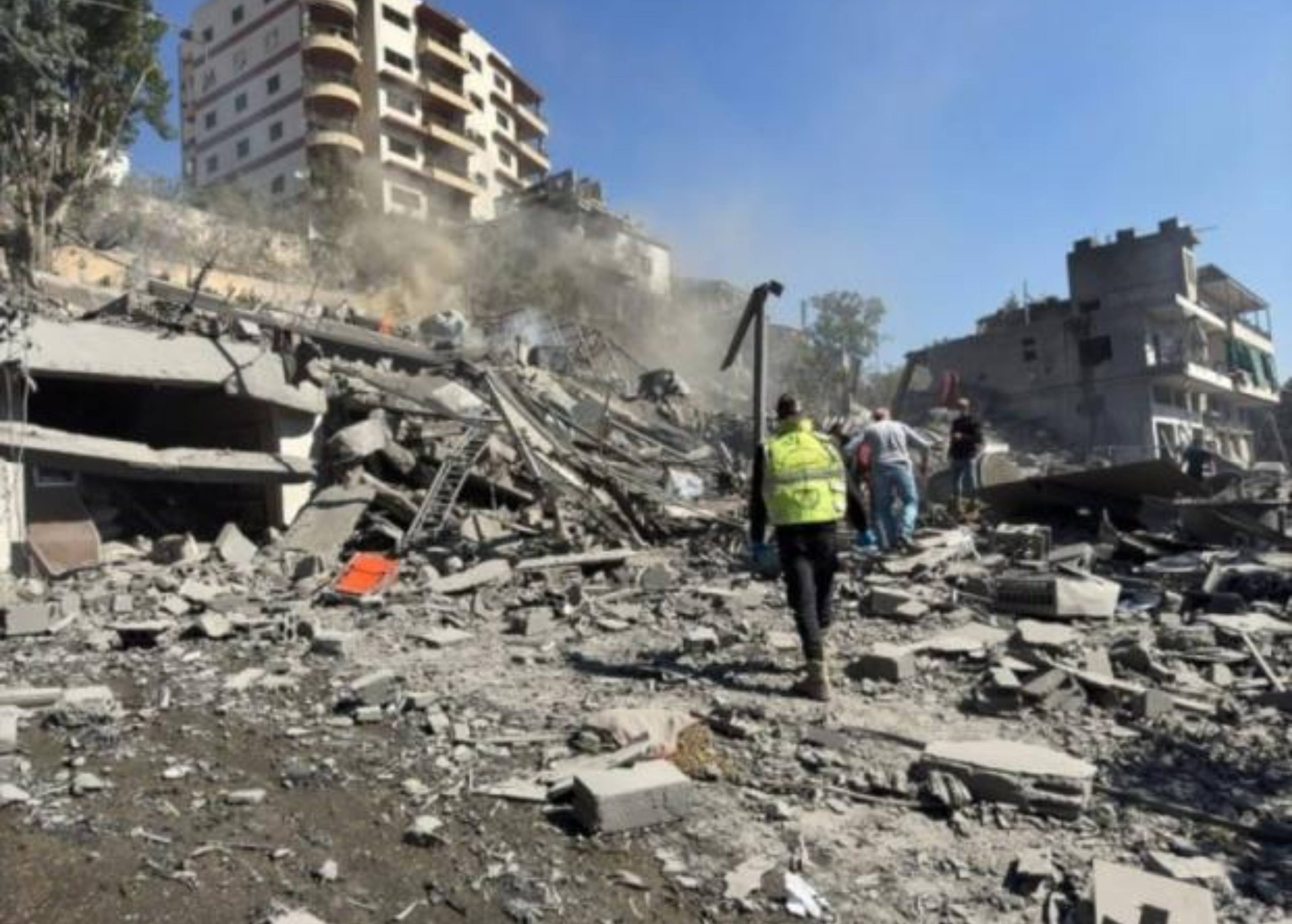 3 شهداء بغارة إسرائيلية وإحراق منازل جنوب لبنان 