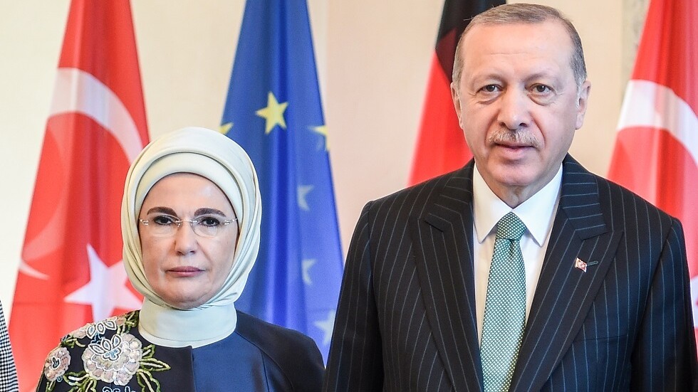 أردوغان وعقيلته يقيمان مأدبة عشاء على شرف زعماء الناتو وزوجاتهم