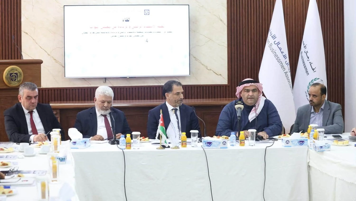 النواب ورجال الأعمال يبحثون تحديات الاقتصاد الرقمي 