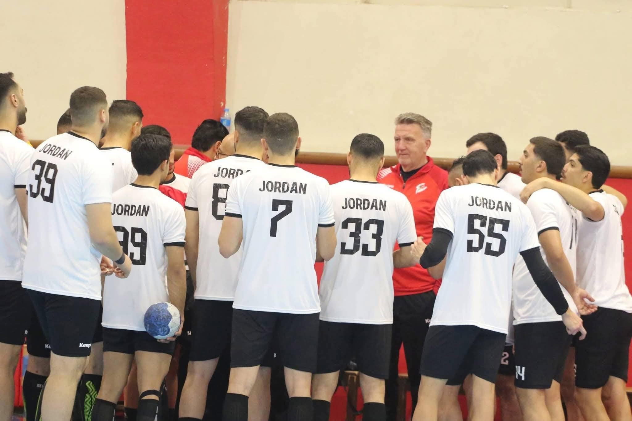 منتخب اليد يفوز على فريق الطيران المصري 