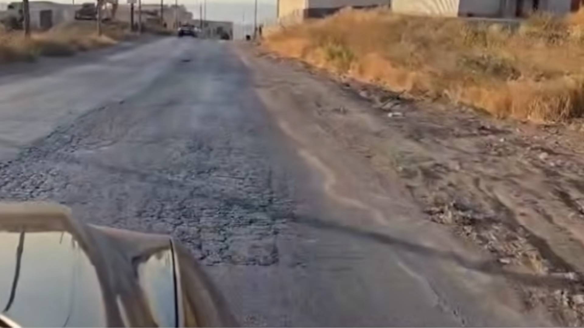 بدء إعادة تأهيل طريق مستشفى الرشيد في أبو نصير بعد مطالبات شعبية