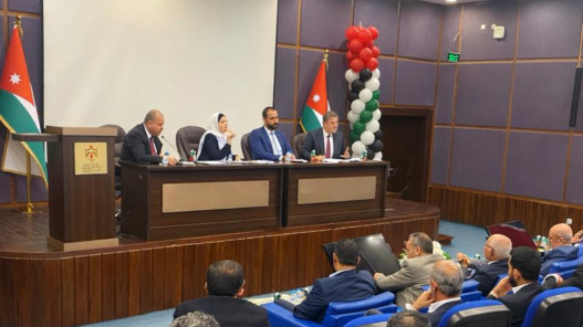 بحث أبرز المستجدات في قطاع نقل البضائع وسلاسل الإمداد