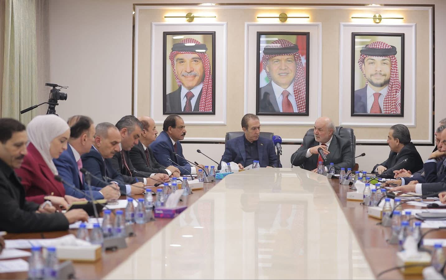 الميثاق النيابية تبحث قضايا اقتصادية