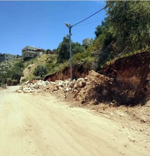 بلدية كفرنجة تباشر بتوسعة شارع الكازية القديمة 