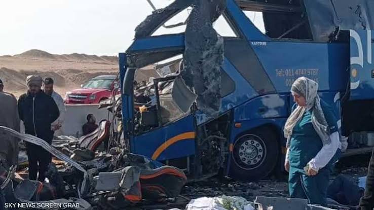 مصر ..  مصرع 12 شخصا وإصابة 30 في حادث تصادم مروع