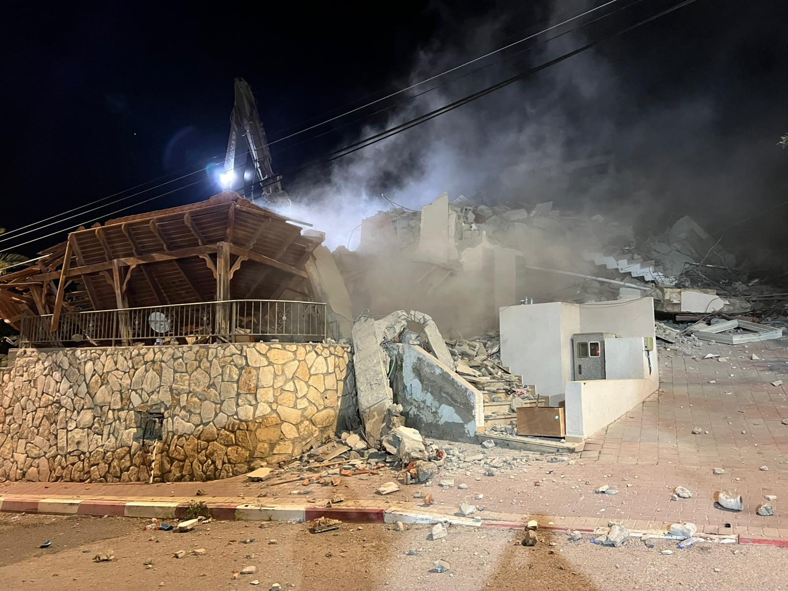 مشيرفة: ثلاثة منازل تُهدم ذاتياً خلال 24 ساعة تفادياً للغرامات