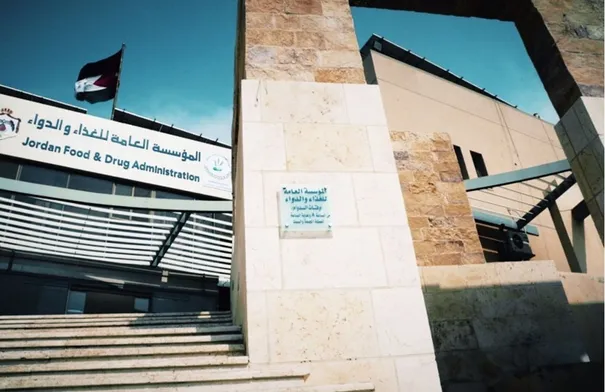 على شكل حقن وسجائر ..  تحذيرات من تداول سكاكر مخالفة تهدد الأطفال