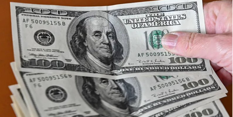 الدولار عند أعلى مستوى في 6 أشهر مقابل الين الياباني