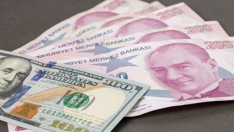 الليرة التركية عند مستوى متدن قياسي 
