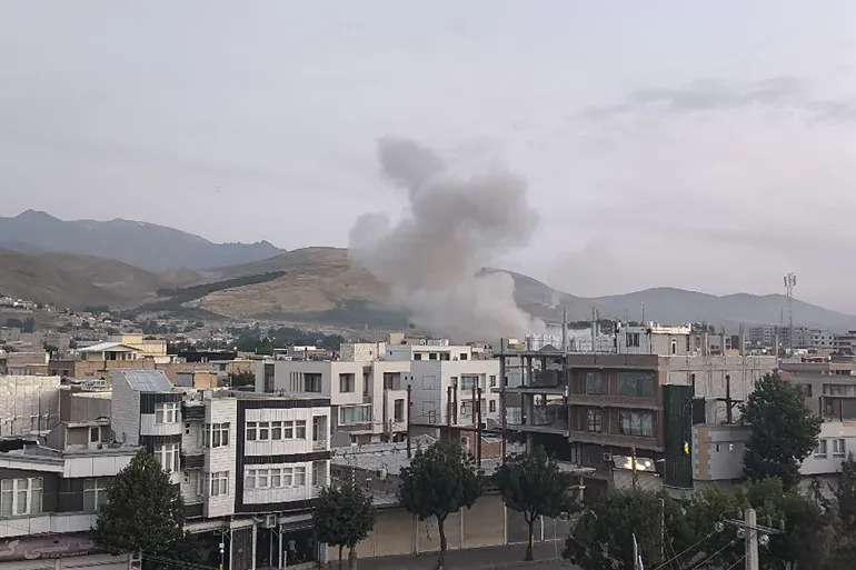 صورة نشرها الحرس الثوري لموقع تعرض للقصف في طهران