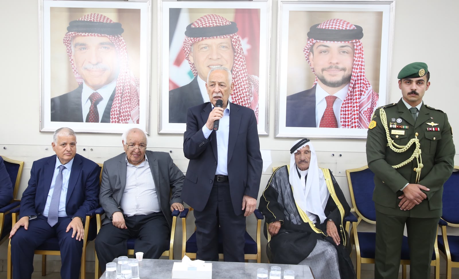 مندوبا عن الملك وولي العهد ..  العيسوي يعزي عشيرة المعايطة