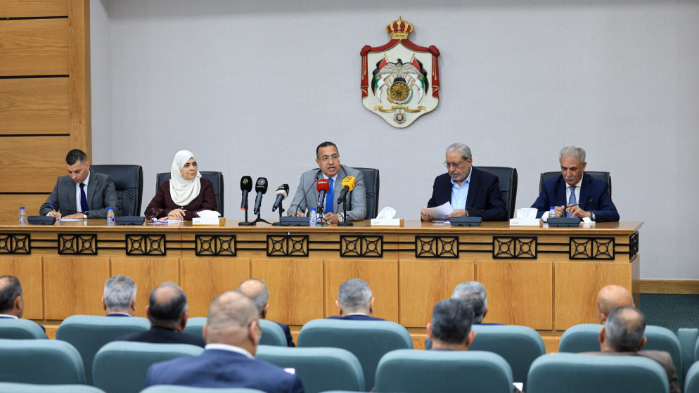 الإدارية النيابية تلتقي رؤساء البلديات ومجالس المحافظات السابقين