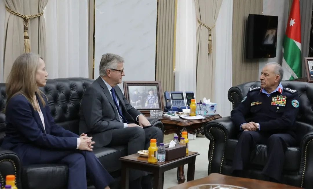 اللواء المعايطة يلتقي جان بيير لاكروا