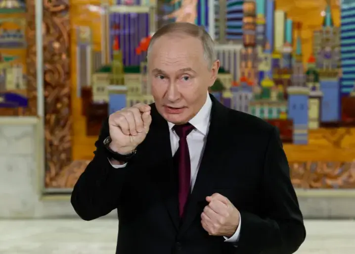 بوتين: متضامنون مع إيران