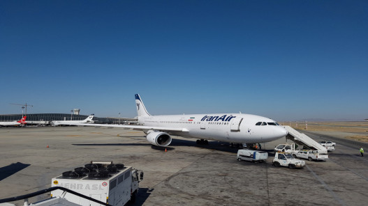 إيران ستستأنف الرحلات الدولية من مطار مشهد الاثنين