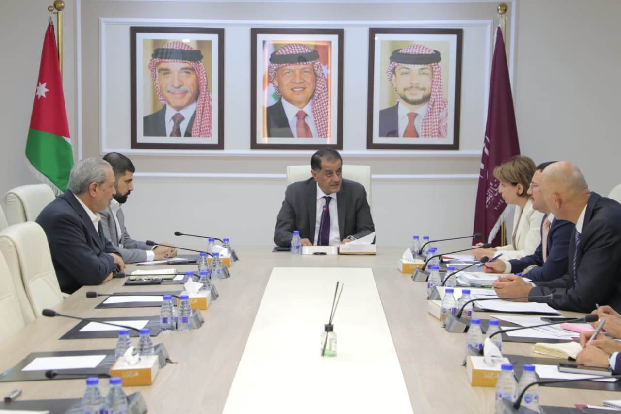 النواب يبحثون إنهاء عقود شراء الخدمات الحكومية