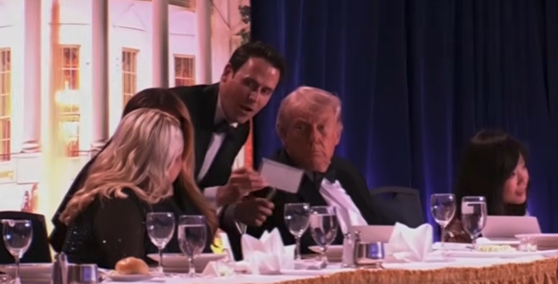 لحظة محاولة اغتيال ترامب خلال حفل عشاء مراسلي البيت الأبيض ..  فيديو