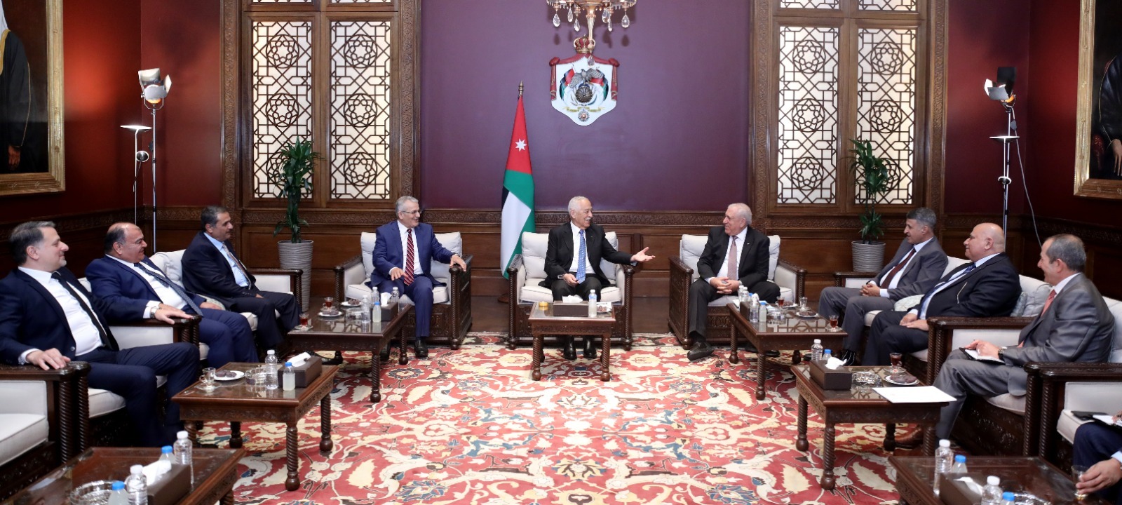 العيسوي يلتقي وفداً من الفريق الدولي للتطوير والاستشارات