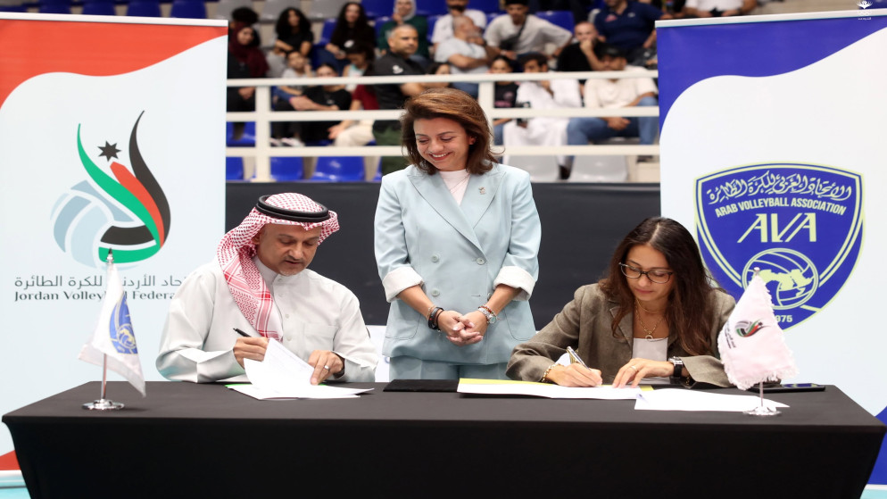 توقيع اتفاقية استضافة الأردن للبطولة العربية للكرة الطائرة للرجال