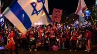 تظاهرات قرب تل أبيب تطالب بالإفراج عن الأسرى وإجراء انتخابات