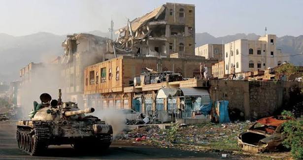 مقتل 16 حوثيا في معارك عنيفة بتعز ..  الجيش اليمني يعلن إحباط هجوم واسع