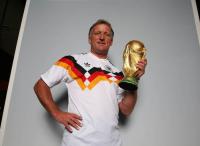وفاة اللاعب بريمه مسجل هدف فوز ألمانيا بمونديال 1990