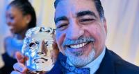 فنان مصري يسجد على مسرح توزيع جوائز بافتا