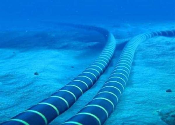  روسيا تهدد بتدمير الكابلات البحرية للإنترنت