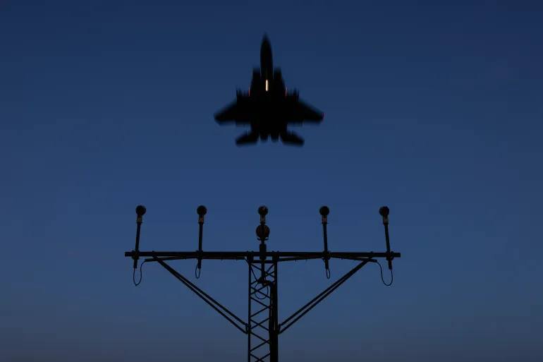 سقوط عدد من الطائرات الحربية الأميركية في الكويت ونجاة أطقمها