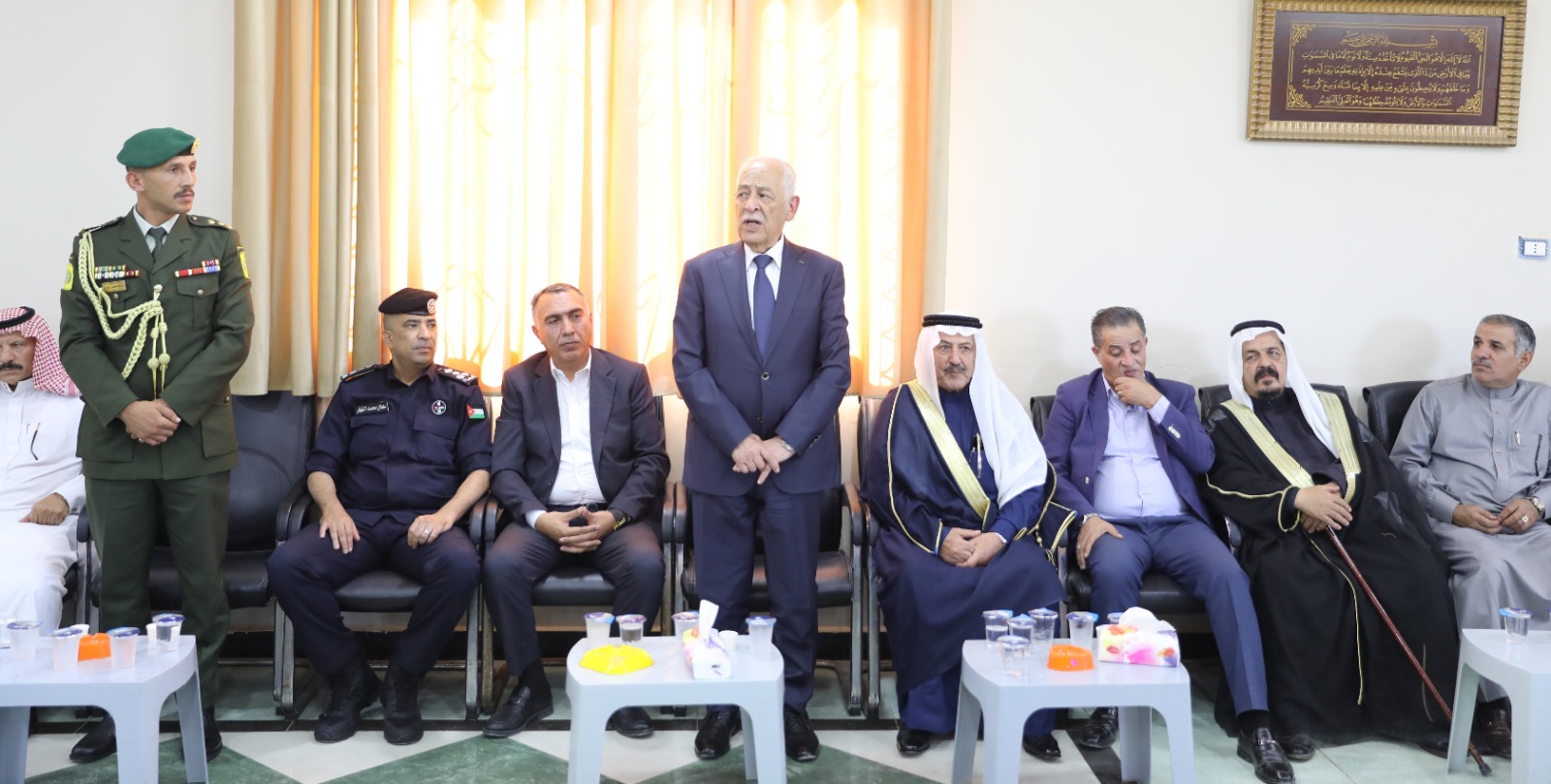 مندوبا عن الملك وولي العهد ..  العيسوي يعزي عشيرتي الحيصة والضرابعة