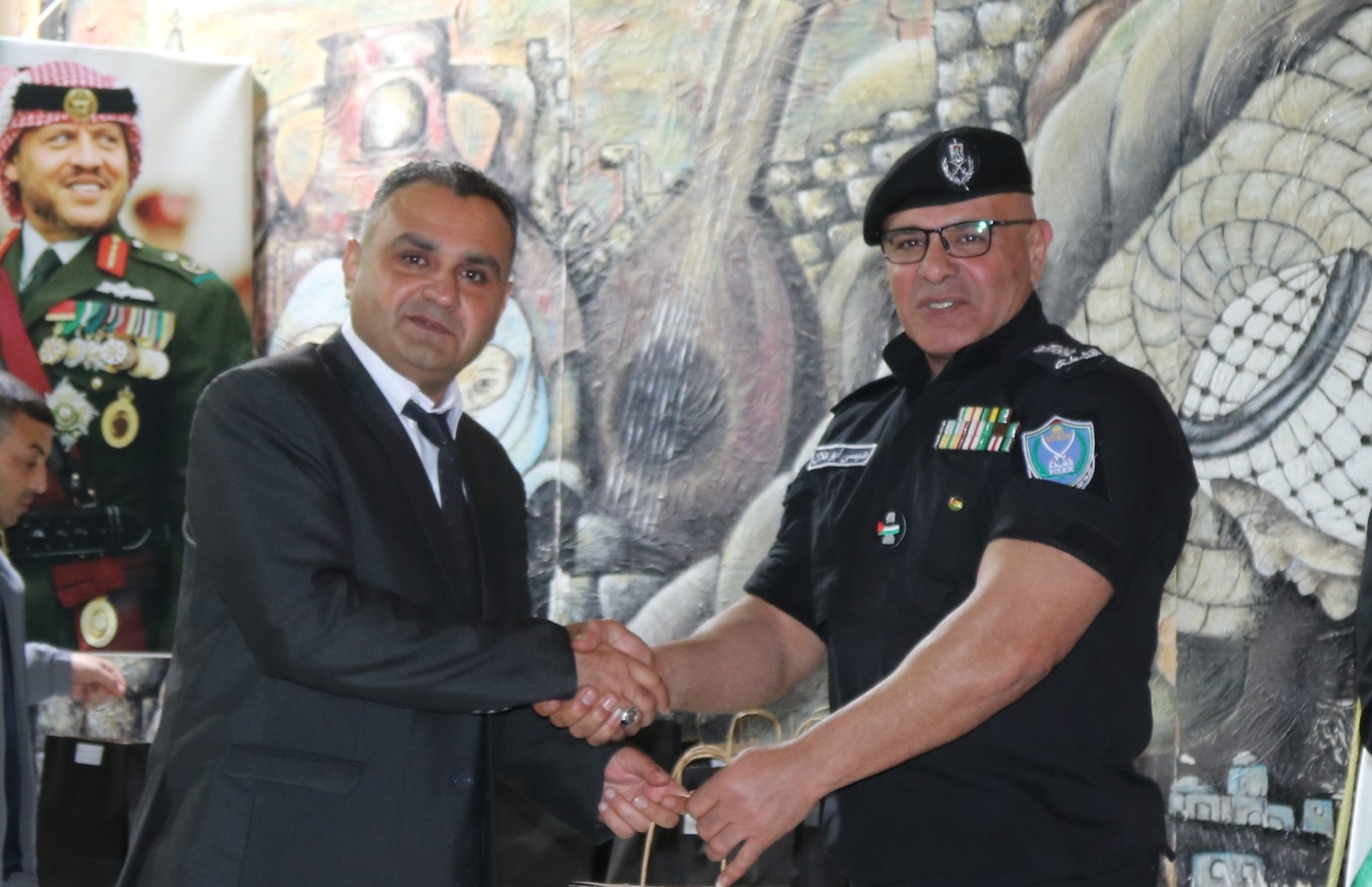 المستشفى الميداني الأردني نابلس5 يكرم شخصيات بارزة من نابلس