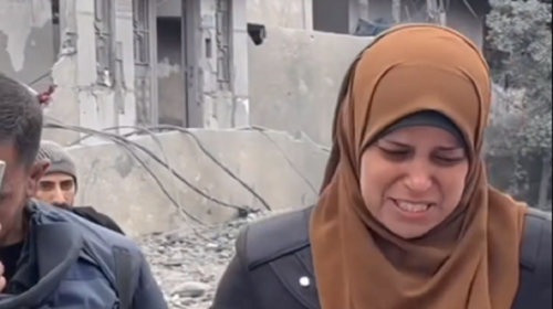 ذهبت لإحضار الطحين فوجدت منزلها قصف فوق عائلتها .. فيديو