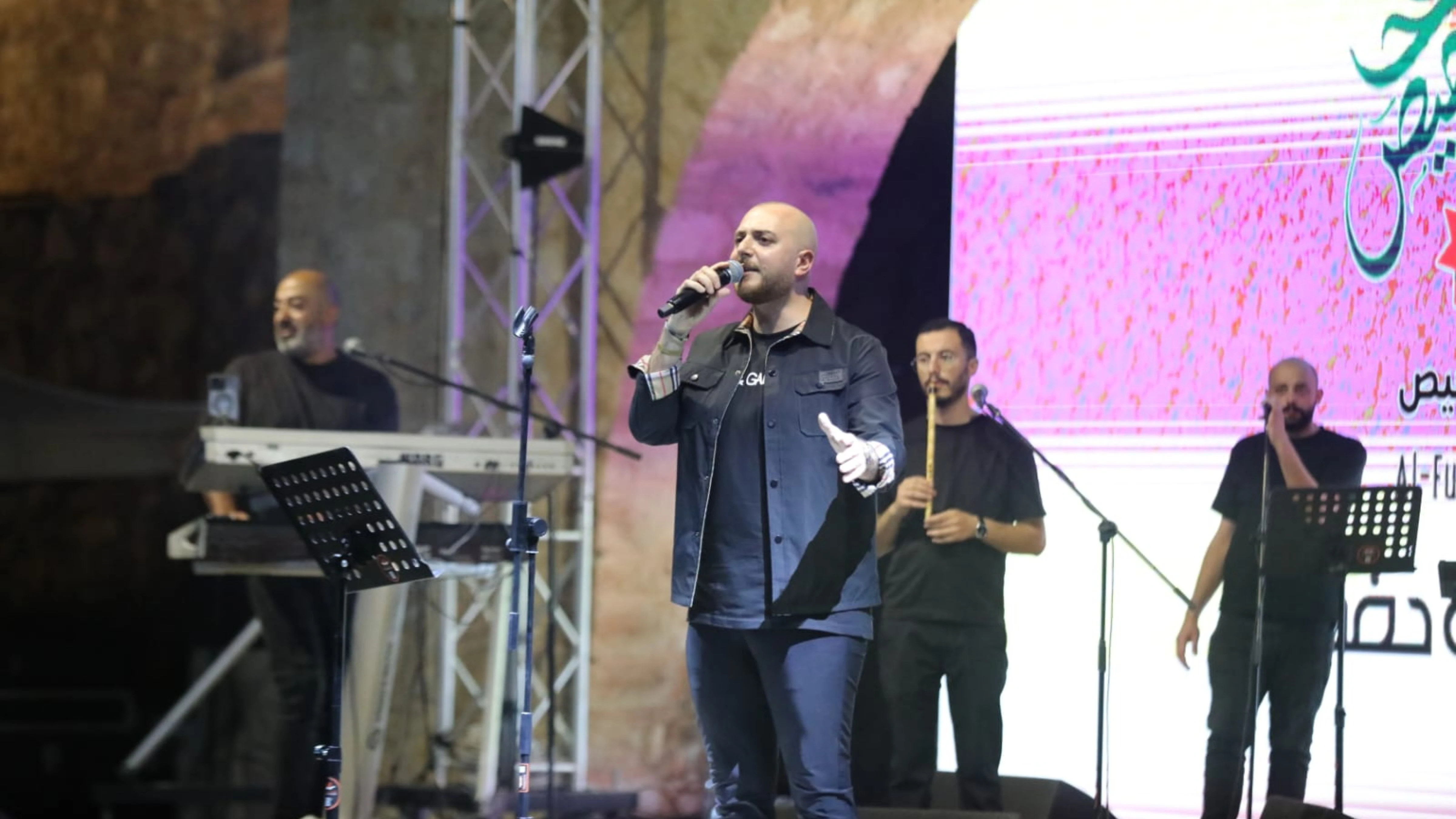 مروان الشامي يختتم أمسية طربية في مهرجان الفحيص وسط تفاعل جماهيري