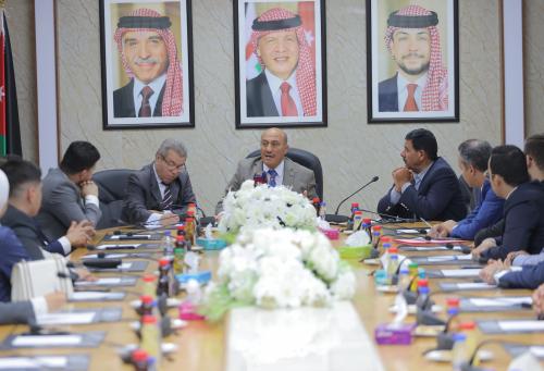 الذنيبات يعرض مراحل تشريع القوانين لوفد عمان الأهلية