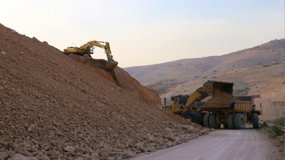 ​أشغال البلقاء تطلق حزمة عطاءات طرق