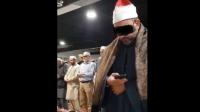 قصة الإمام الذي ظهر وهو يتلو القرآن من هاتفه بالصلاة