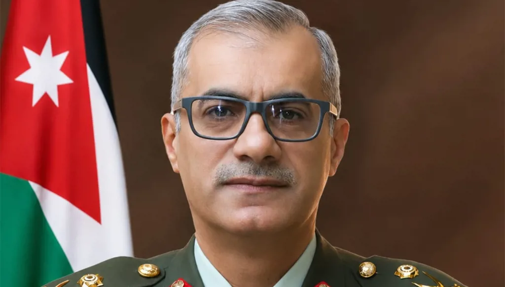 من هو قائد الجيش اللواء الركن الحراسيس ..  السيرة الذاتية