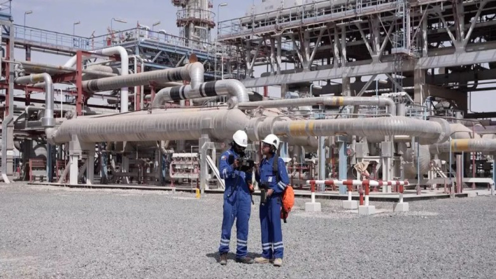 تعليق العمليات بمنشآت للغاز في أبوظبي بعد سقوط شظايا