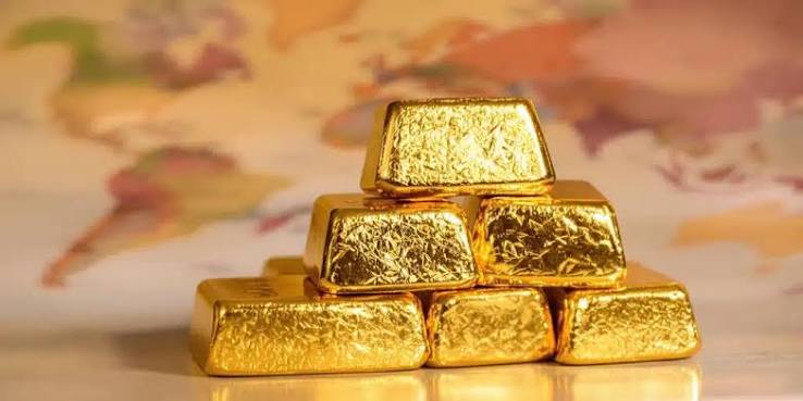 الذهب يتراجع من أعلى مستوى في أكثر من أسبوع