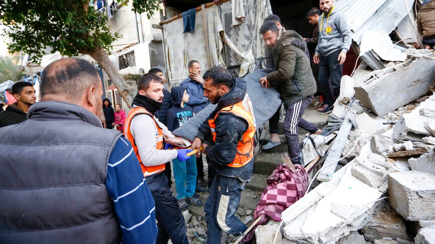 استشهاد 3 فلسطينيين في استهدافات إسرائيلية وسط غزة 