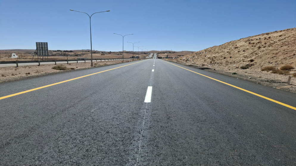 اشتعال صهريج على الطريق الصحراوي