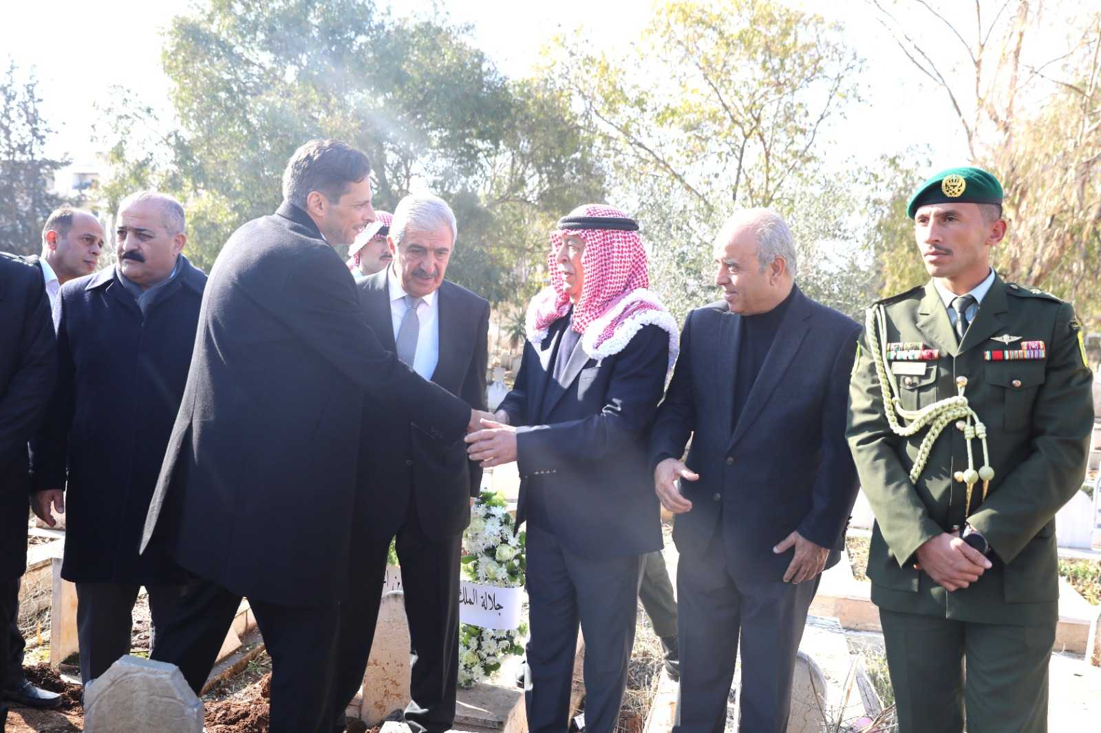 العيسوي يشارك في تشييع جثمان العين والوزير الأسبق صالح إرشيدات