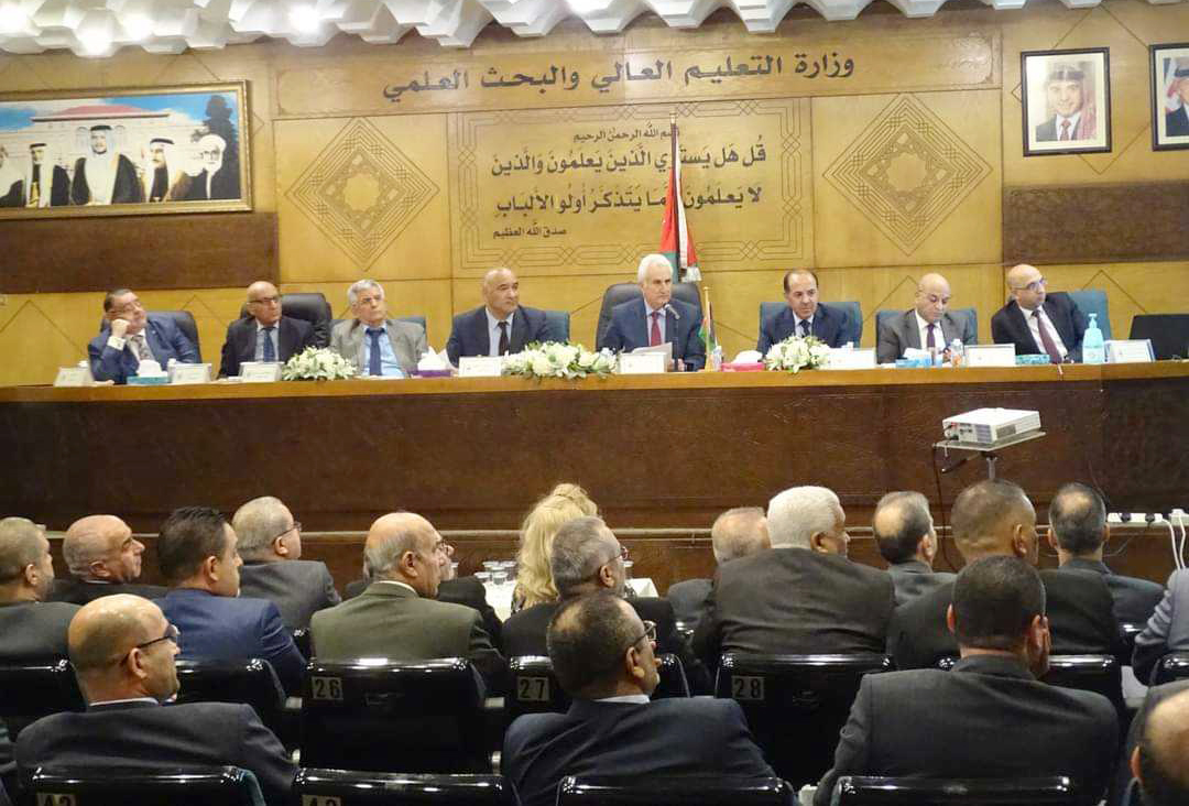 عويس يبحث ممارسة الأنشطة الحزبية