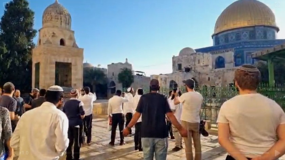 تزامنًا مع ما يسمى ذكرى خراب الهيكل ..  مئات المستوطنين يقتحمون الأقصى