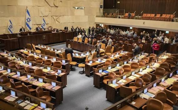 العليا الإسرائيلية تجمد قانونا يحظر اعتقال الحريديم المتهربين من التجنيد 