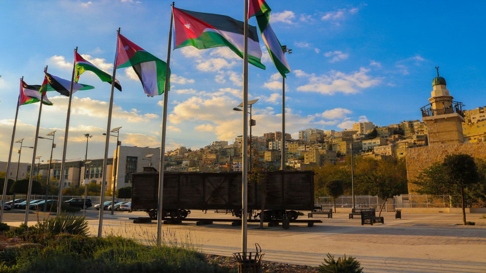 50 شركة صناعية تطرح ألف فرصة عمل للشباب في عمان