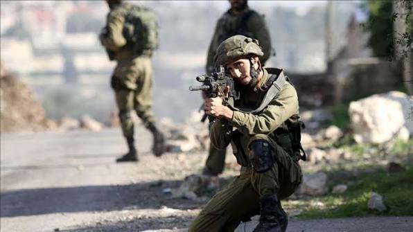 الضفة ..  إصابة فلسطينيين اثنين برصاص مستوطنين إسرائيليين