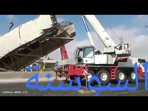 انهيار جسر على طريق المطار